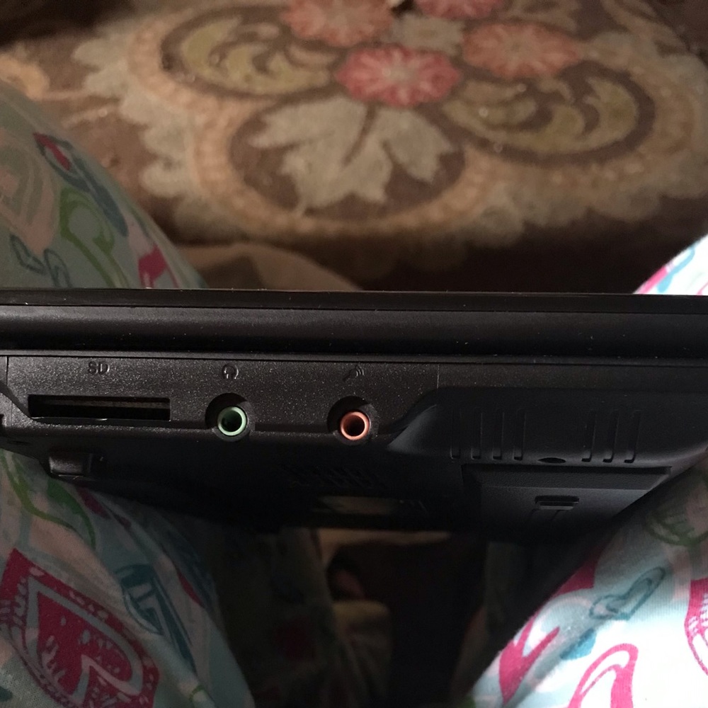 It’s a 7 inch Nextbook mini laptop. Durable and easy to use.